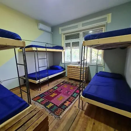 Milingona Center بيت شباب تيرانا