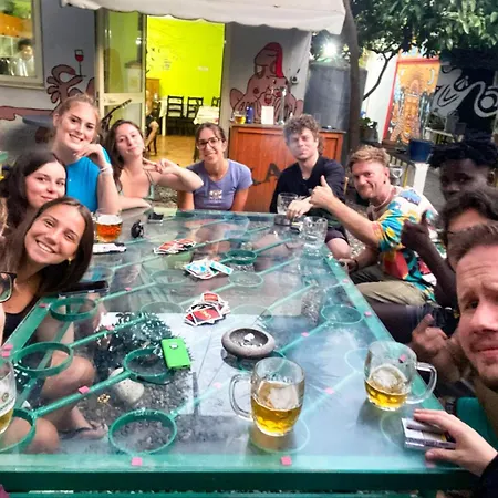 بيت شباب Milingona Center