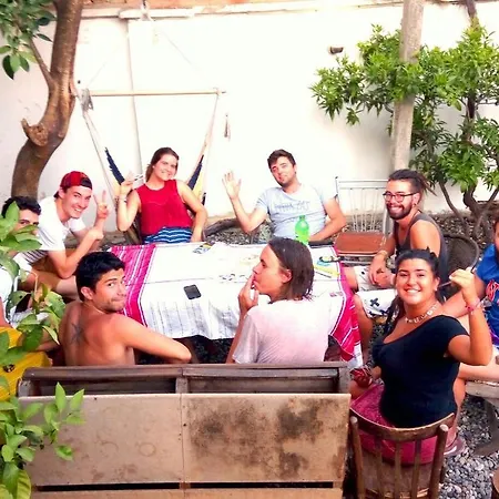 بيت شباب Milingona Center *