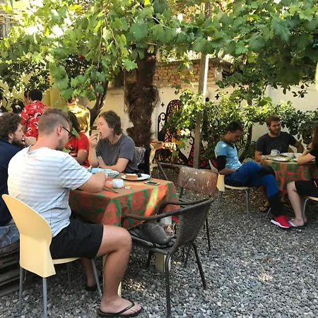 بيت شباب Milingona Center تيرانا