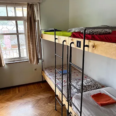 Milingona Center 旅馆 地拉那