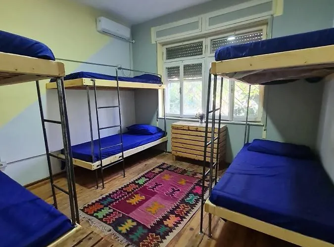 Milingona Center Vandrarhem Tirana