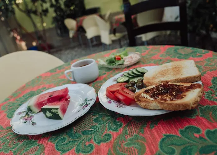 Milingona Center Хостел Тирана